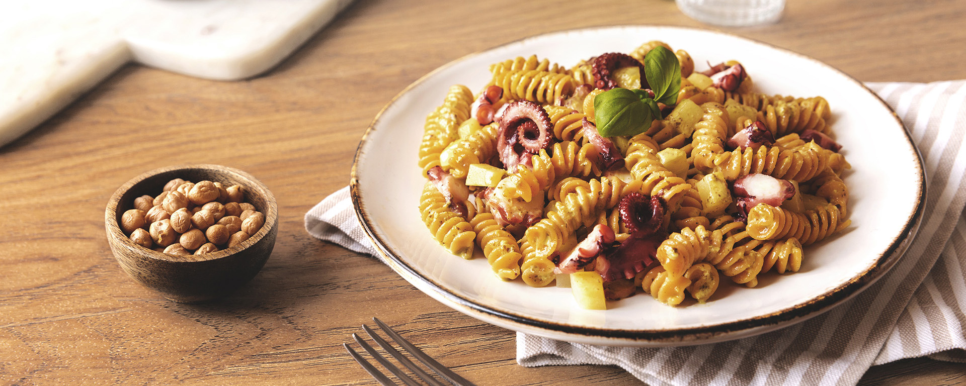 Ricetta - Insalata di fusilli di ceci con polpo, patate e ...